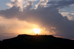 Coucher de soleil devant le phare de Ta' Gurdan