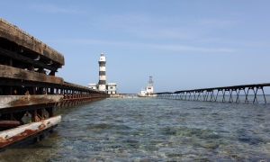 Passerelle menant au phare de Daedalus