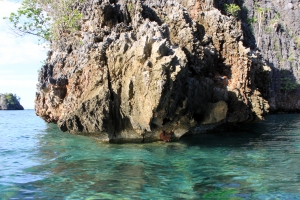 Îles de Farondi, découpe anguleuse des récifs rongées par la mer