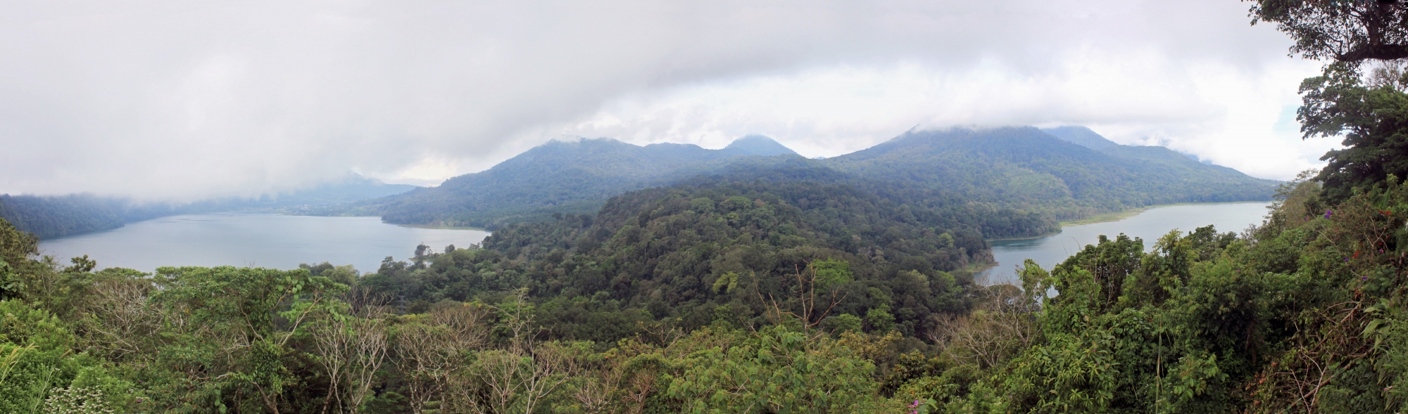 Les lacs Buyan et Tamblingan