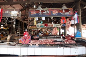 le marché couvert, viande à la découpe