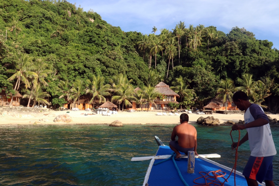 Apo Beach Resort, arrivée sur la plage de l"hôtel
