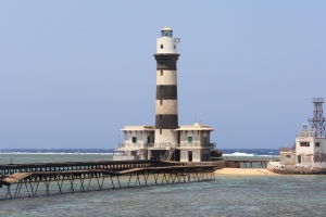 + Daedalus, récif coiffé d'un phare bicolore légendaire de 100m de haut.