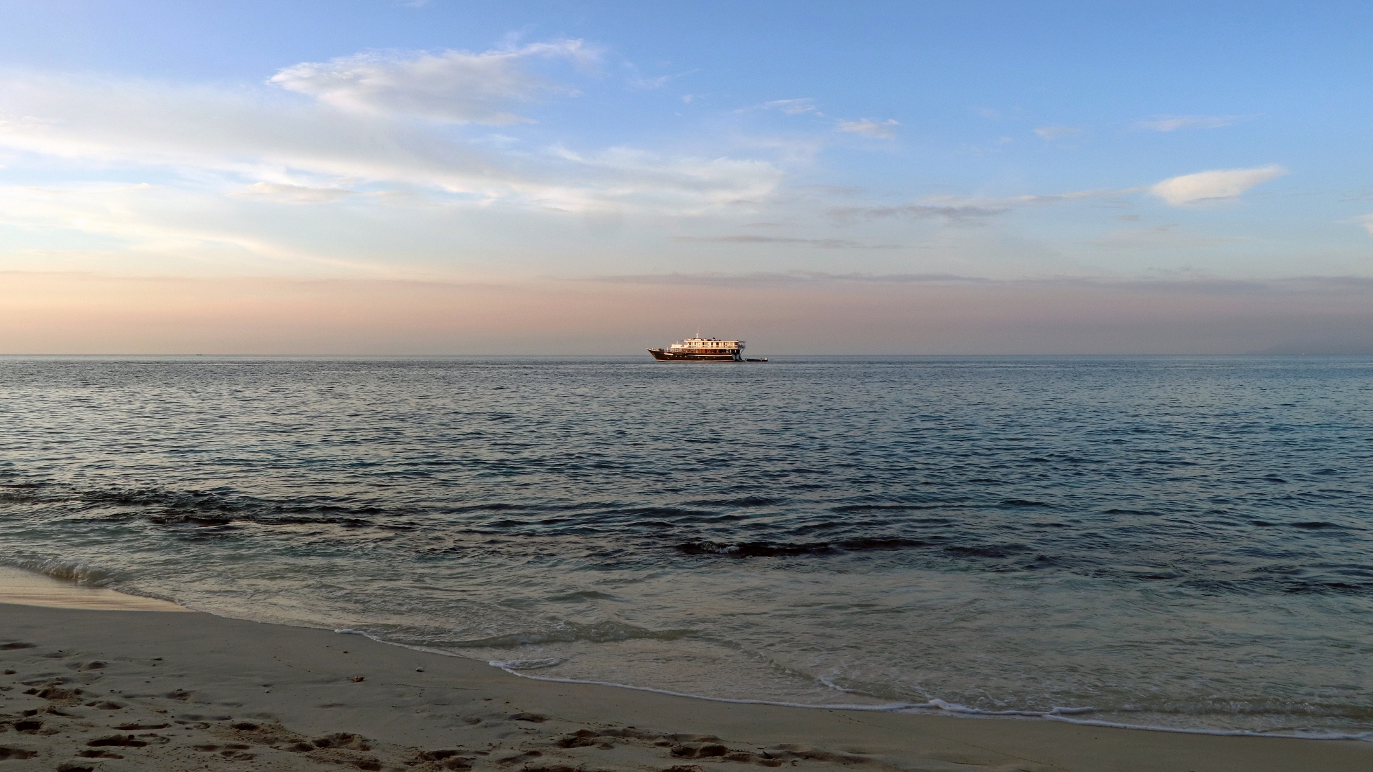 Vue sur l'Ambaï de la plage