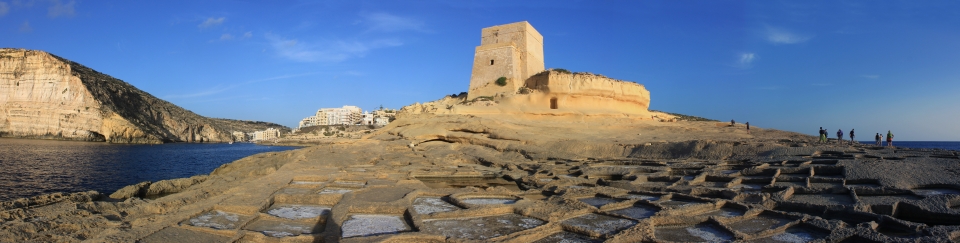 Xlendi Tower et ses marais salants