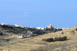 Panorama de la citadelle de Victoria : Ix-Xewkija et son église