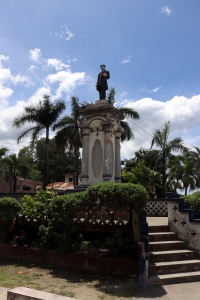 Première sortie organisée, le village de Moalboal, Statue du docteur Jose Rizal